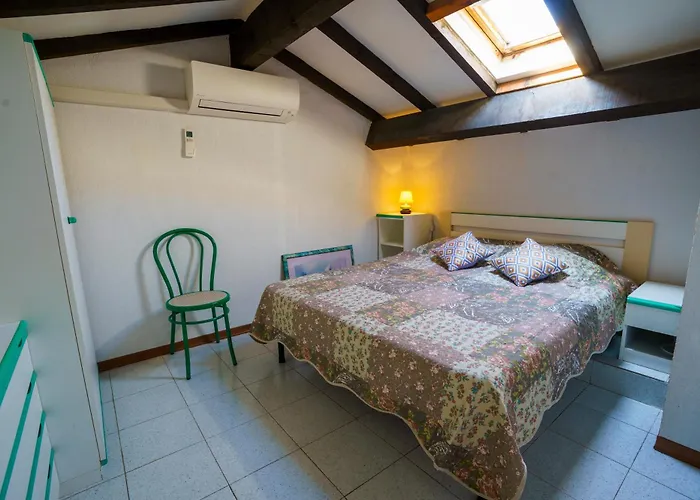 A Nostra Casetta Corsa, Carina, En Bord De