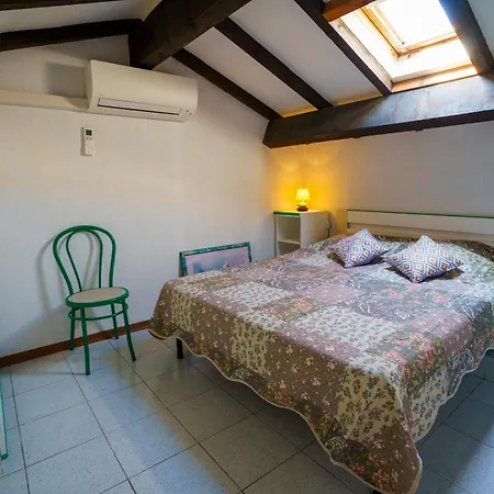 A Nostra Casetta Corsa, Carina, En Bord De