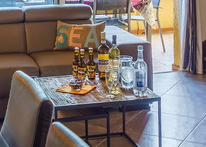 A Nostra Casetta Corsa, Carina, En Bord De *